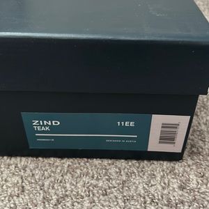 Lightly used Helm Zind Teak 11EE. Original box and packing material.